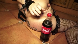 Super fucking! coca-cola in the butt and squirt! bella cheerful!